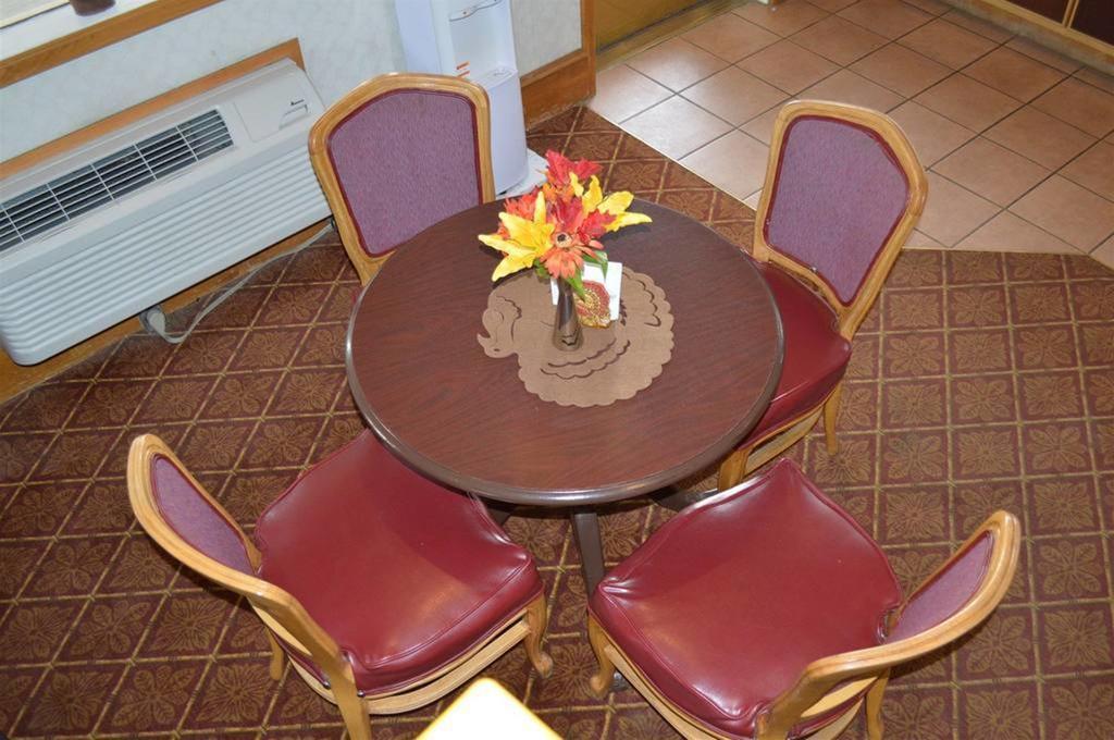 Winnemucca Holiday Motel エクステリア 写真