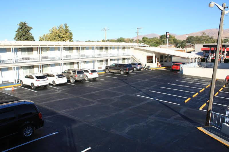 Winnemucca Holiday Motel エクステリア 写真